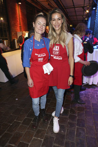 Charity-Weihnachtsfeier für Obdachlose in Hamburg
