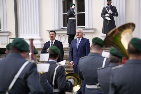 Begrüßung des Präsidenten der Kirgisischen Republik in Berlin