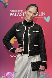 Young Show 'Frida & Frida' in Berlin