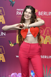 Young Show 'Frida & Frida' in Berlin