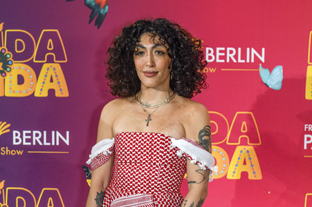 Young Show 'Frida & Frida' in Berlin