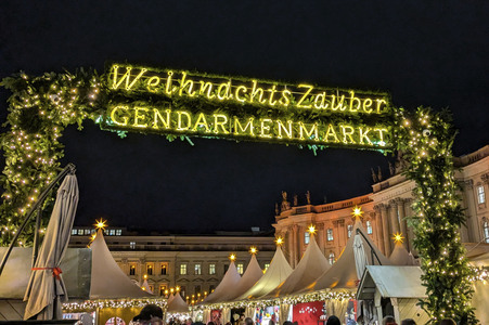 WeihnachtsZauber Gendarmenmarkt 2024 in Berlin