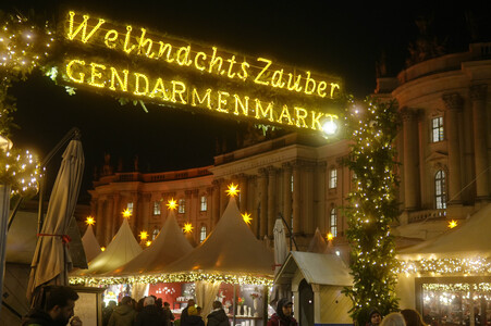 WeihnachtsZauber Gendarmenmarkt 2024 in Berlin