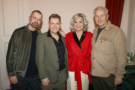 Spendenscheckübergabe zum Welt-Aids-Tag 2024 in Berlin