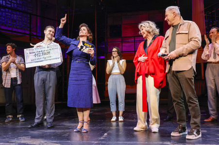 Spendenscheckübergabe zum Welt-Aids-Tag 2024 in Berlin