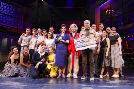 Spendenscheckübergabe zum Welt-Aids-Tag 2024 in Berlin