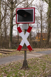 Symbolfoto unbeschrankter Bahnübergang