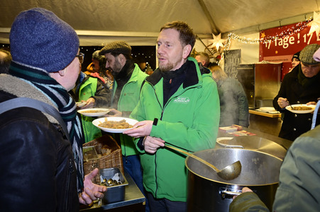 Michael Kretschmer beim Charity-Kochen in Görlitz