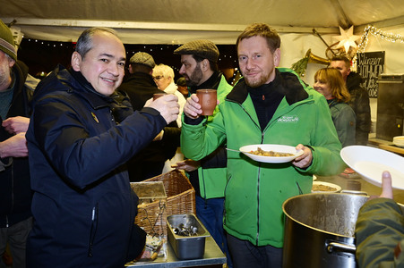 Michael Kretschmer beim Charity-Kochen in Görlitz