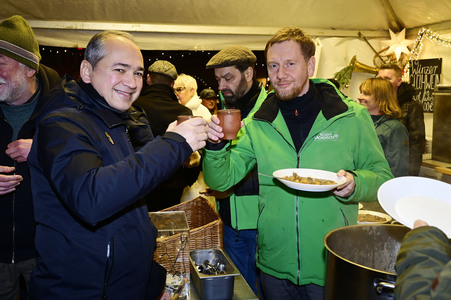 Michael Kretschmer beim Charity-Kochen in Görlitz