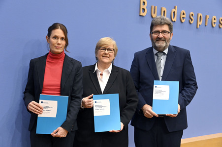 Bundespressekonferenz Menschenrechtsbericht in Berlin