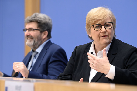 Bundespressekonferenz Menschenrechtsbericht in Berlin