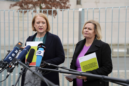 Pressekonferenz Nationaler Aktionsplan gegen Menschenhandel und Gewaltstrategien in Berlin