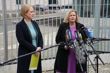 Pressekonferenz Nationaler Aktionsplan gegen Menschenhandel und Gewaltstrategien in Berlin