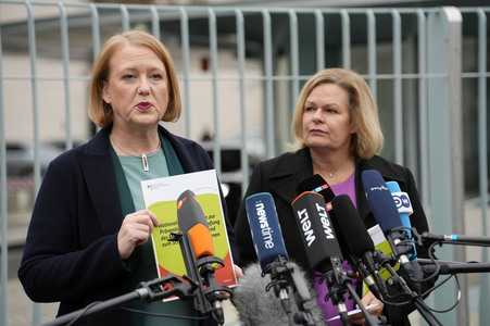 Pressekonferenz Nationaler Aktionsplan gegen Menschenhandel und Gewaltstrategien in Berlin