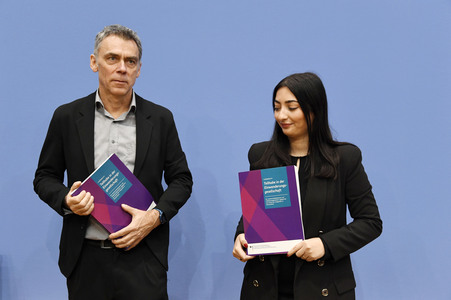 Bundespressekonferenz 14. Integrationsbericht in Berlin