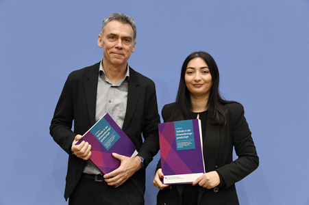 Bundespressekonferenz 14. Integrationsbericht in Berlin