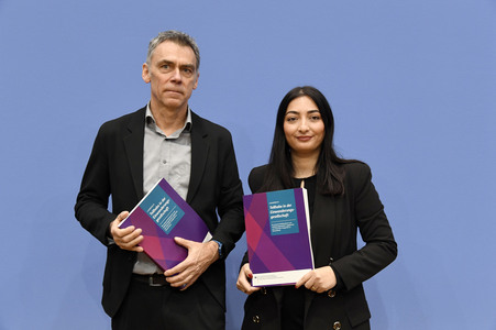 Bundespressekonferenz 14. Integrationsbericht in Berlin