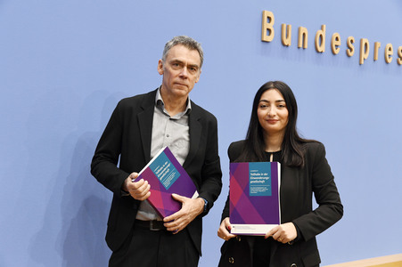 Bundespressekonferenz 14. Integrationsbericht in Berlin