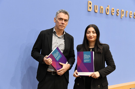 Bundespressekonferenz 14. Integrationsbericht in Berlin