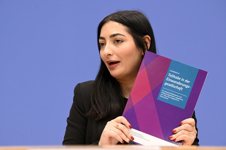 Bundespressekonferenz 14. Integrationsbericht in Berlin