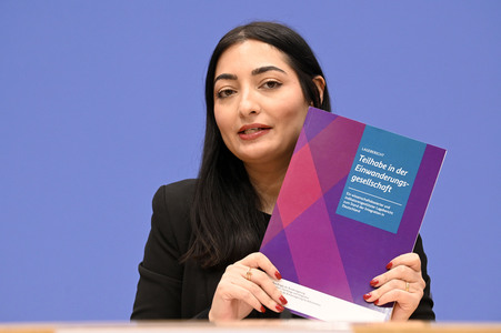 Bundespressekonferenz 14. Integrationsbericht in Berlin