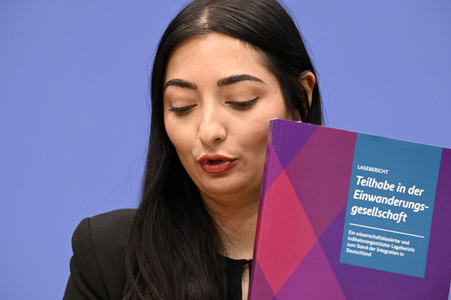 Bundespressekonferenz 14. Integrationsbericht in Berlin