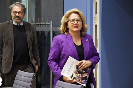Bundespressekonferenz Vorstellung des 17. Entwicklungspolitischen Berichts der Bundesregierung in Berlin
