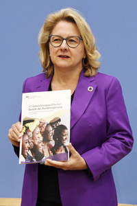 Bundespressekonferenz Vorstellung des 17. Entwicklungspolitischen Berichts der Bundesregierung in Berlin