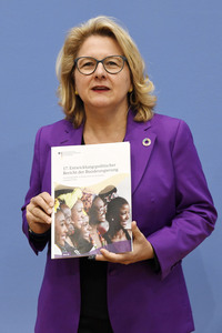 Bundespressekonferenz Vorstellung des 17. Entwicklungspolitischen Berichts der Bundesregierung in Berlin