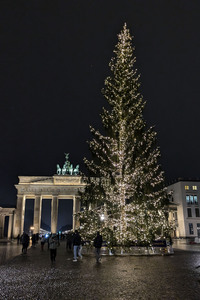 Weihnachtszeit am Pariser Platz in Berlin