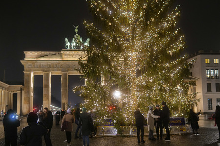 Weihnachtszeit am Pariser Platz in Berlin