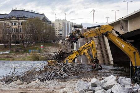 Abrissarbeiten an der Carolabrücke in Dresden