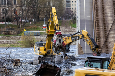 Abrissarbeiten an der Carolabrücke in Dresden