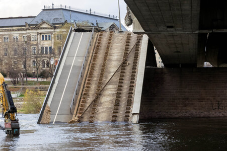 Abrissarbeiten an der Carolabrücke in Dresden