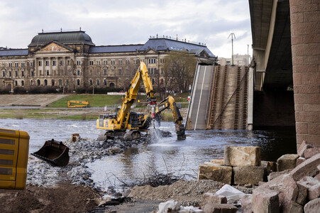Abrissarbeiten an der Carolabrücke in Dresden