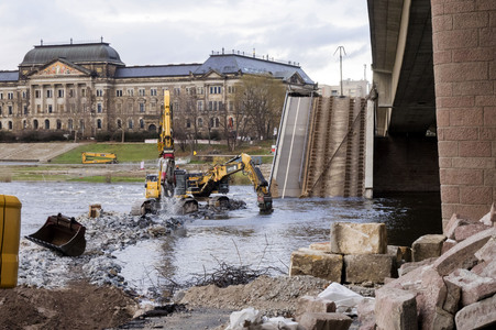 Abrissarbeiten an der Carolabrücke in Dresden
