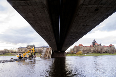 Abrissarbeiten an der Carolabrücke in Dresden