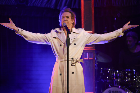 Musik-Show 'We Could Be Heroes' mit Sven Ratzke & Band in Berlin