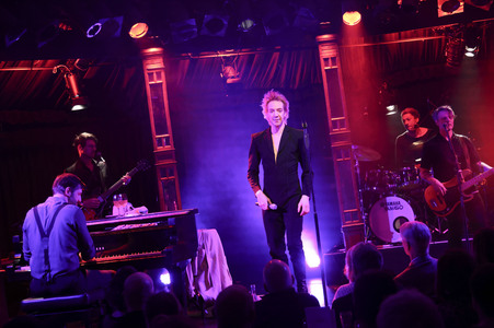 Musik-Show 'We Could Be Heroes' mit Sven Ratzke & Band in Berlin