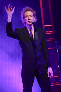 Musik-Show 'We Could Be Heroes' mit Sven Ratzke & Band in Berlin