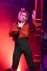 Musik-Show 'We Could Be Heroes' mit Sven Ratzke & Band in Berlin