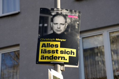 Wahlplakate zur Bundestagswahl 2025 in Berlin