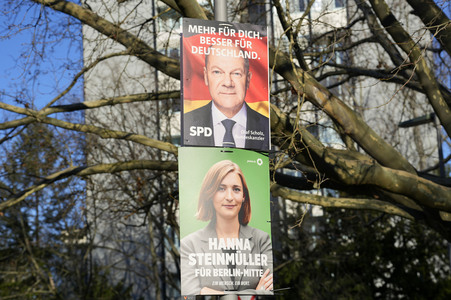 Wahlplakate zur Bundestagswahl 2025 in Berlin