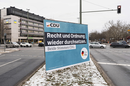 Wahlplakate zur Bundestagswahl 2025 in Berlin