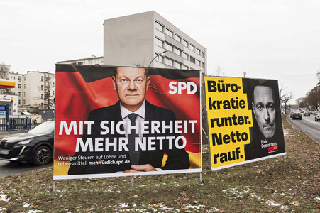 Wahlplakate zur Bundestagswahl 2025 in Berlin
