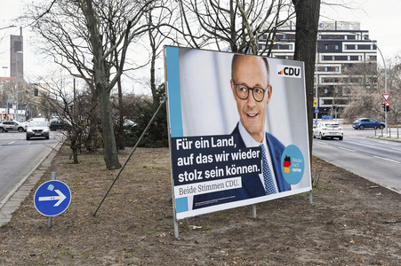 Wahlplakate zur Bundestagswahl 2025 in Berlin