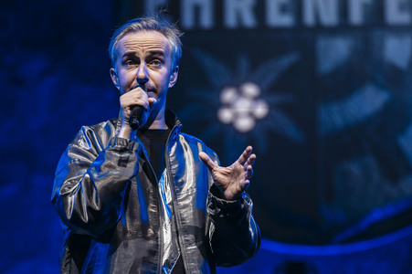 Konzert von Jan Böhmermann und dem Rundfunk-Tanzorchester Ehrenfeld in Erfurt