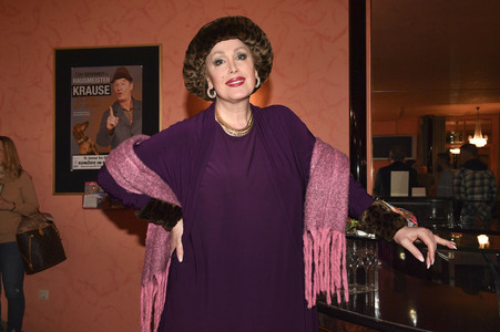 Theaterpremiere 'Hausmeister Krause - Du lebst nur zweimal' in München