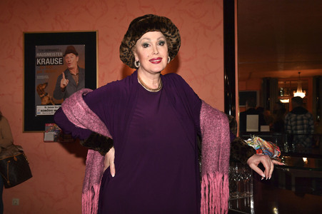 Theaterpremiere 'Hausmeister Krause - Du lebst nur zweimal' in München